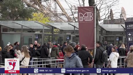 Pháp đóng cửa tháp Eiffel