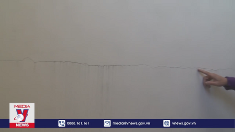 Nhà dân ven đường bị rạn nứt bất thường