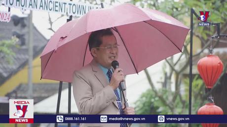 Đoàn khách nước ngoài đầu tiên 