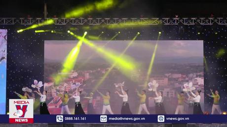 Điện Biên khai mạc Lễ hội Đua thuyền đuôi Én