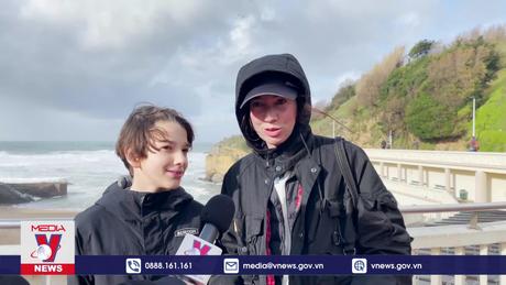 Nước Pháp đón năm mới trong đồng thuận và hy vọng