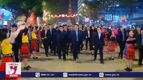 Thủ tướng đón năm 2024 cùng đồng bào ở Cao Bằng