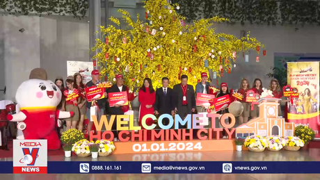 TP.HCM đón đoàn khách quốc tế xông đất năm 2024