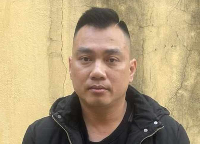 Tạm giữ hình sự lái xe vi phạm nồng độ cồn kịch khung đâm vào xe Công an