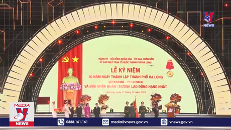 Hạ Long đón nhận Huân chương Lao động Hạng nhất 