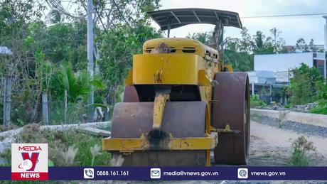 Người dân bức xúc vì kè chống sạt lở dừng thi công