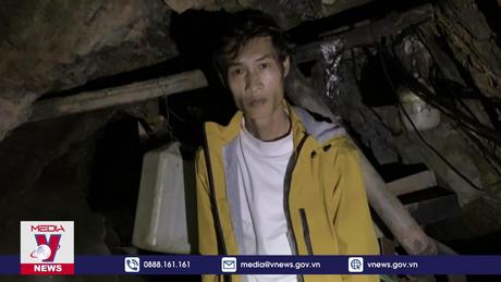 Bắt quả tang nhóm đối tượng khai thác một tấn quặng vàng trái phép