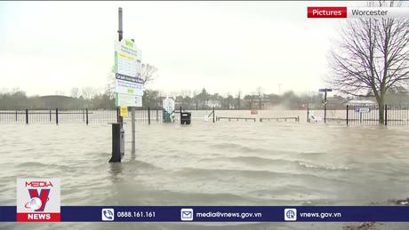 Bão Henk gây đình trệ giao thông tại Anh