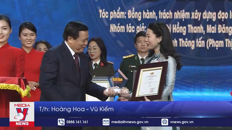 Chủ tịch Quốc hội dự Lễ trao Giải Diên Hồng lần 2