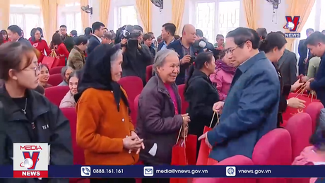 Thủ tướng tặng quà người nghèo tỉnh Hải Dương 