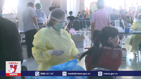 Lào khuyến nghị tiêm nhắc vaccine Covid-19