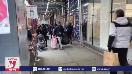 Mỹ: Thành phố New York tiến hành đợt trục xuất người di cư đầu tiên