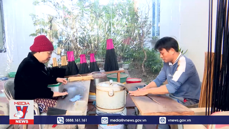 Giữ lửa cho nghề làm hương đen làng Choá