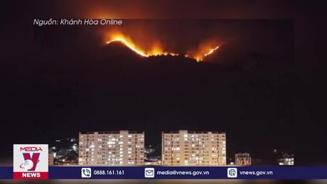 Cháy trên núi Cô Tiên 25 người cắm trại xuống núi an toàn