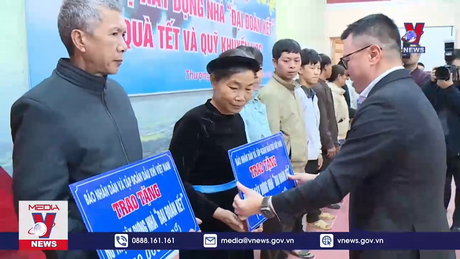 Đoàn công tác Báo Nhân dân thăm, tặng quà tết tại Tuyên Quang 