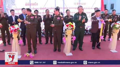 Bàn giao Sở chỉ huy Sư đoàn Bộ binh 1 cho Quân đội Lào