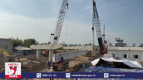 Gác nhịp cầu đầu tiên trên cao tốc Châu Đốc – Cần Thơ 