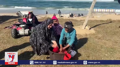 Người dân Dải Gaza sử dụng nước biển để sinh hoạt
