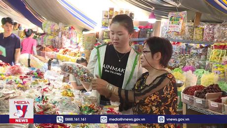 Chợ truyền thống “thấp thỏm” chờ sức mua Tết