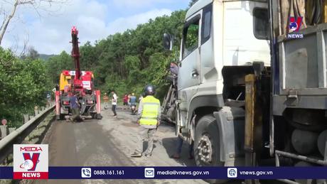 Đường Hồ Chí Minh đã thông xe sau một đêm gián đoạn