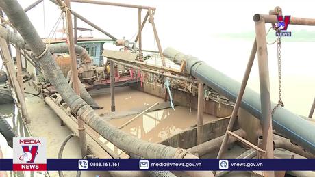 Hưng Yên bắt 2 tàu khai thác cát trái phép trên sông Hồng
