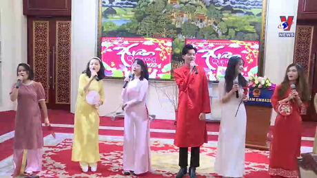 Nhịp cầu cộng đồng: Không khí đón xuân của bà con kiều bào