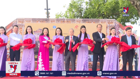 Triển lãm “Kinh thành Huế - dấu xưa còn lại” 