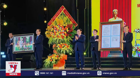 Trao Nghị quyết thành lập thị xã Việt Yên, tỉnh Bắc Giang