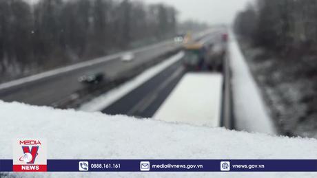Thời tiết xấu làm gián đoạn giao thông tại Đức