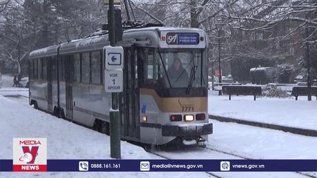 Tuyết rơi dày làm gián đoạn giao thông và nhiều lĩnh vực ở Bỉ