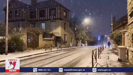 Băng tuyết cản trở giao thông tại Pháp