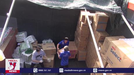 Kiên Giang đưa hàng Tết ra các xã đảo