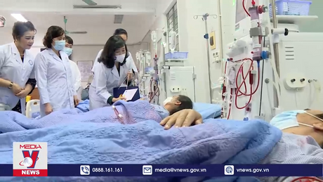 Thăm, tặng quà bệnh nhân tại Trung tâm Y tế huyện Tiên Du (Bắc Ninh)