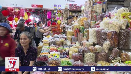 Thị trường Tết ở Huế trầm lắng
