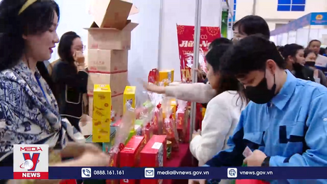 Ấm áp chợ Tết Công đoàn ở Hà Nội