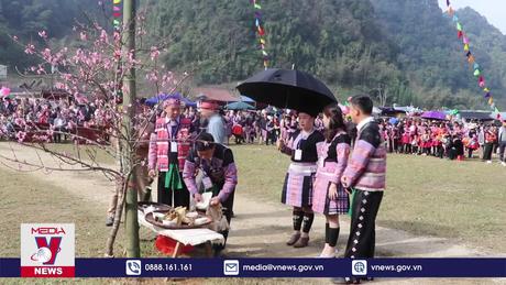 Lễ hội Gàu Tào của đồng bào H’Mong ở Hòa Bình