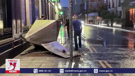 Bão Isha gây gián đoạn giao thông ở châu Âu