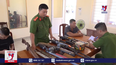 Nhiều người dân tại Quảng Bình giao nộp vũ khí, vật liệu nổ