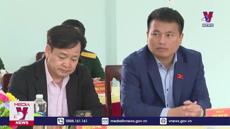 Phó chủ tịch Quốc hội trao quà Tết tại Quảng Ngãi