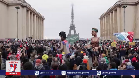 Biểu tình quy mô lớn phản đối luật nhập cư tại Pháp