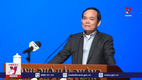  Phó Thủ tướng trao quà Tết tại Hải Phòng