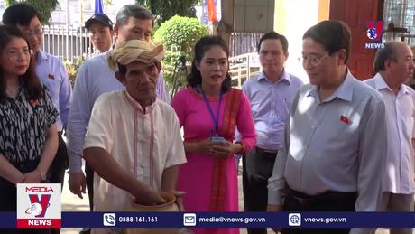 Phó Chủ tịch Quốc hội tặng quà Tết tại Bình Thuận