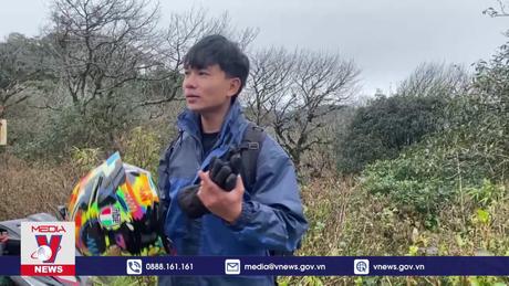 Du khách háo hức với băng giá ở Cao Bằng