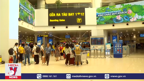 Tặng vé máy bay miễn phí cho người lao động về quê ăn Tết