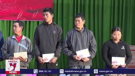 Trao quà Tết cho người nghèo tại Đắk Lắk