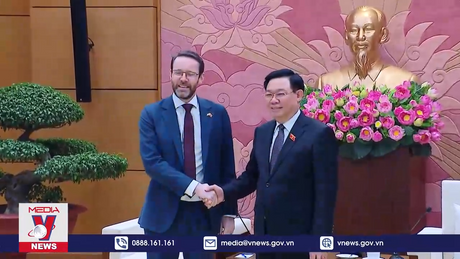 Chủ tịch Quốc hội tiếp Đại sứ Vương quốc Anh