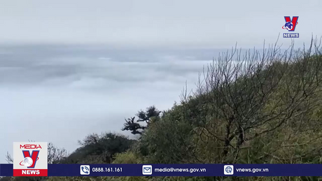 Du khách háo hức với băng giá ở Cao Bằng