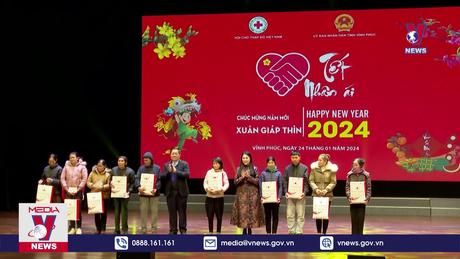 Trưởng ban Tuyên giáo Trung ương thăm, tặng quà Tết tại Vĩnh Phúc