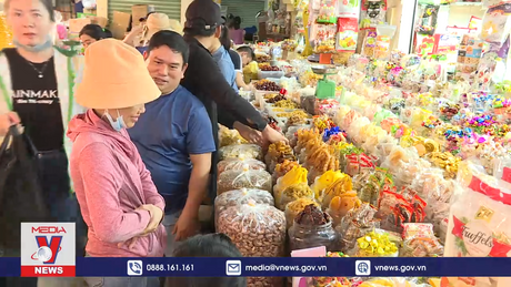 Hàng Việt chiếm lĩnh chợ truyền thống dịp Tết