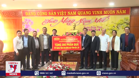 Chủ tịch Quốc hội trao 300 suất quà Tết cho đồng bào tỉnh Đắk Lắk